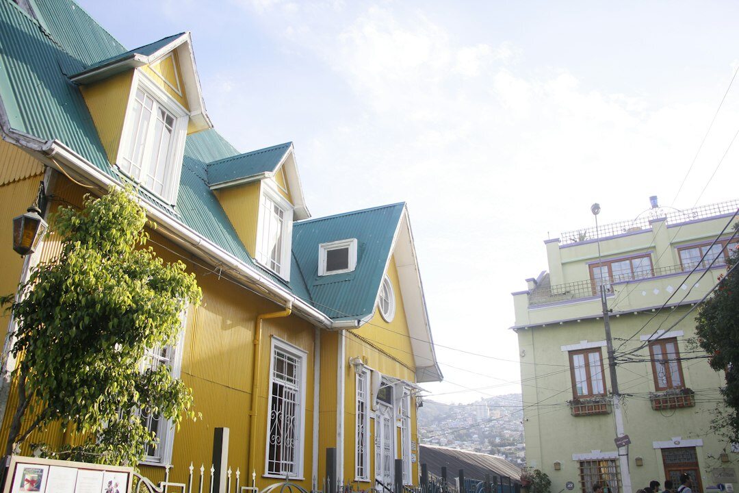 valparaiso colorful houses