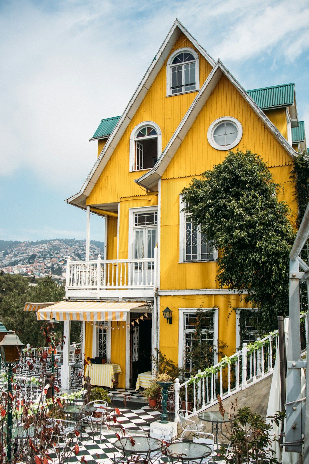 valparaiso colorful houses